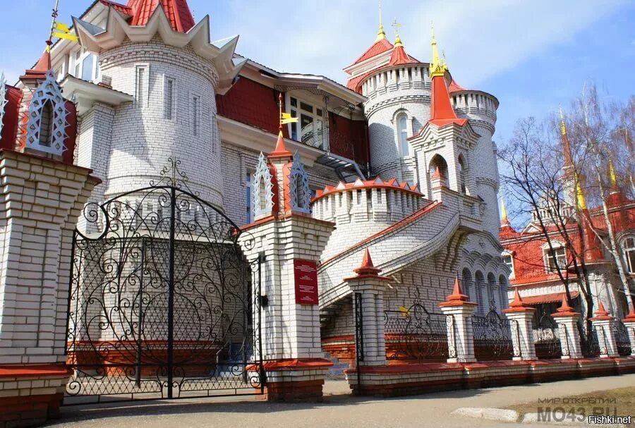 Йошкар-ола школа обыкновенное чудо. Йошкар-ола школа обыкновенное чудо. Школа йошкар ола замок. Обыкновенное чудо йошкар ола. Школа 5 йошкар-ола обыкновенное чудо.