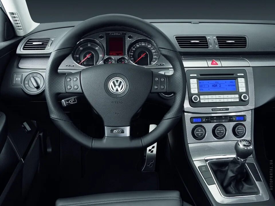 Включи б6. Volkswagen Passat b6 Interior. VW Passat b6 r line салон. Фольксваген Пассат 2007 салон. Фольксваген Пассат 2007 года салон.