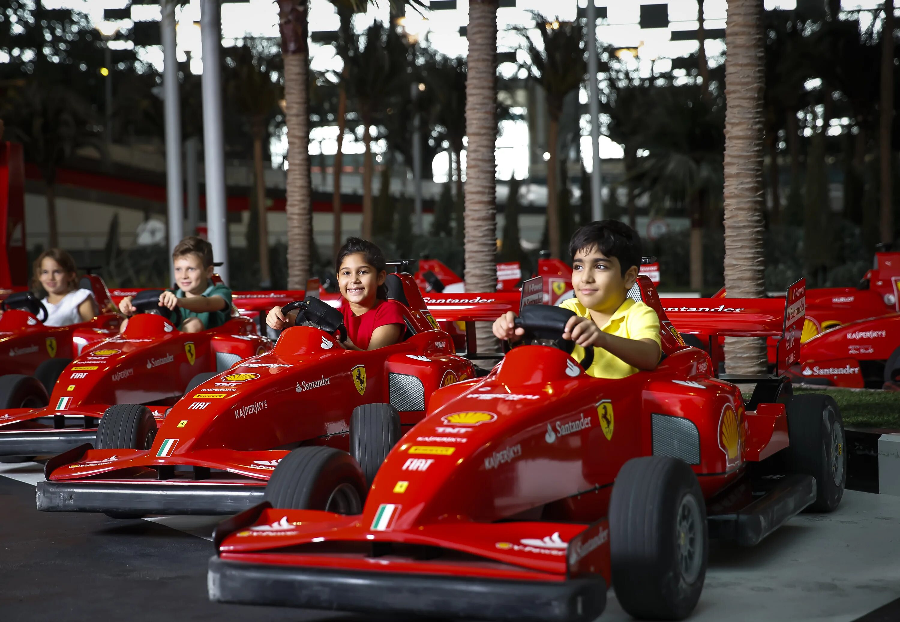 Феррари парк Абу Даби. Феррари парк Абу Даби аттракционы. Ferrari World Абу-Даби аттракционы. Феррари парк Дубай аттракционы.