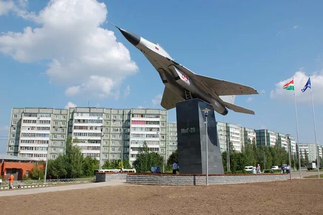 самолет миг 21 обнинск. самолет плюс обнинск. самолет-памятник миг-29 обнинск. самолет плюс обнинск. обнинск самолет миг 29.