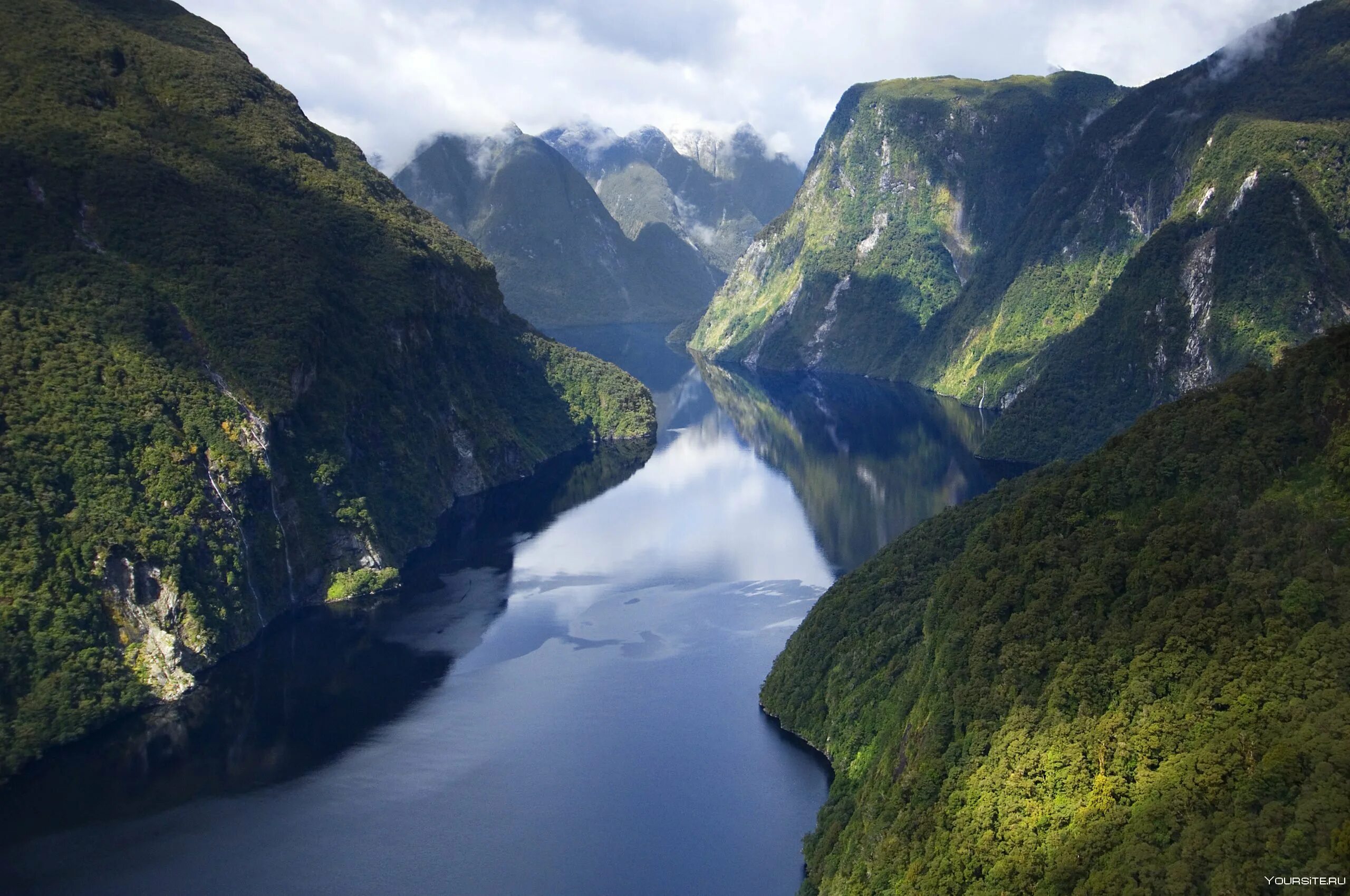 New zealand state. Национальный парк Фьордленд. Национальный парк Фьордленд новая Зеландия. Национальный парк фьордов в новой Зеландии. Фьорд Милфорд-саунд в новой Зеландии.