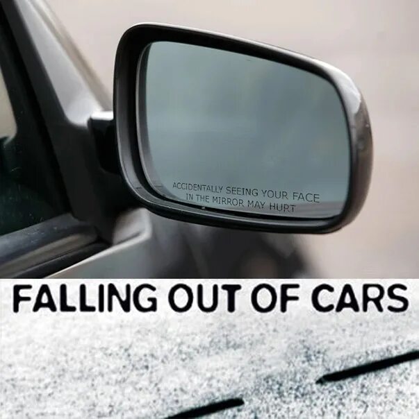 Ama зеркало. Надпись на зеркале автомобиля. Надпись на боковых зеркалах автомобиля.