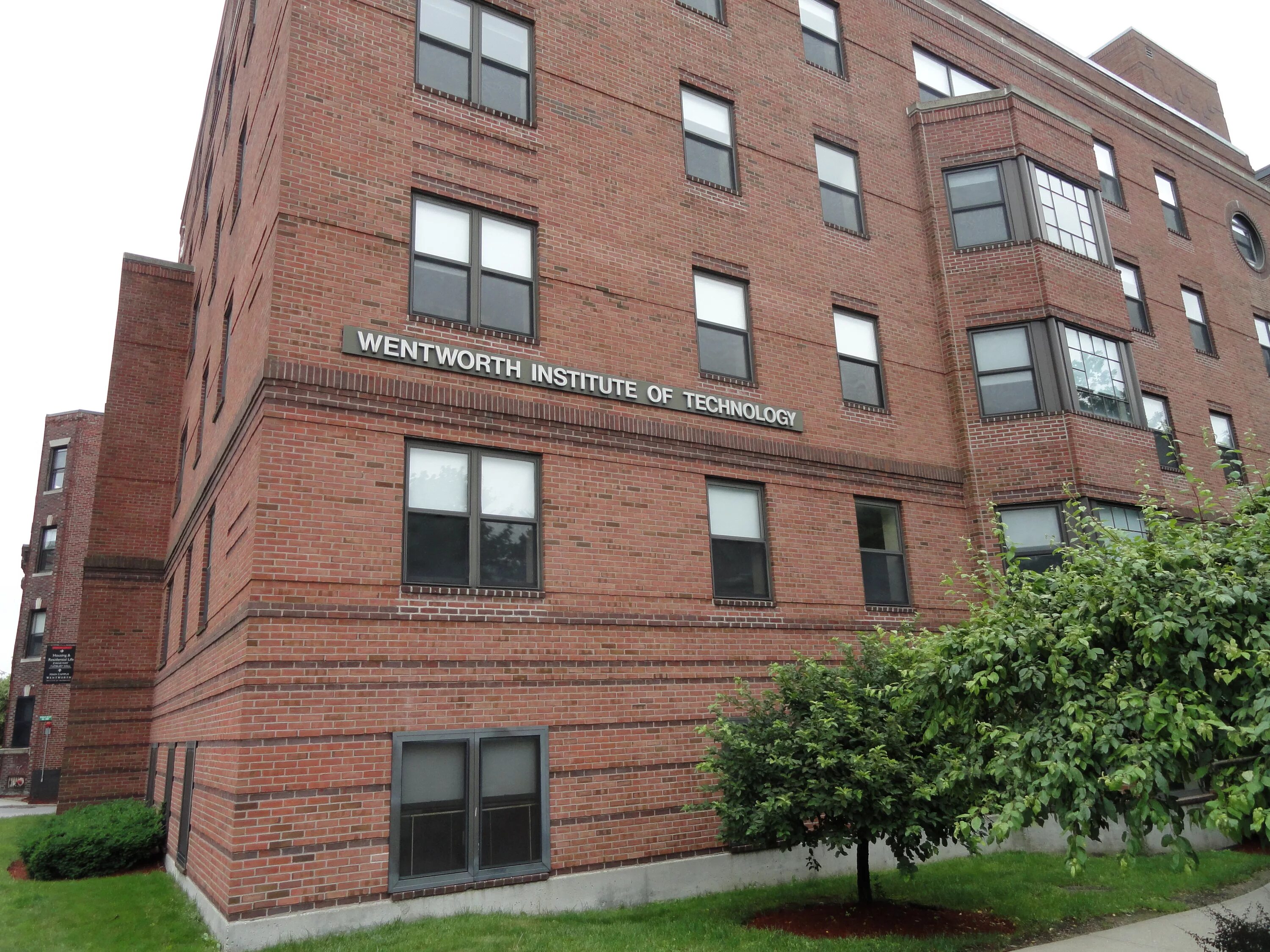 Wentworth Institute of Technology. New Jersey Institute of Technology. Halls of Residence перевод. Residence Hall Шаболовский чем отделан снаружи.