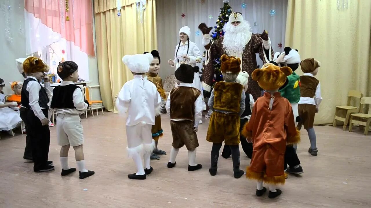 Мишка на утренник. Костюм медведя на утренник в детский сад. мишка на утреннике в детском саду. костюм медведя на утренник для мальчика. утренник медвежата.