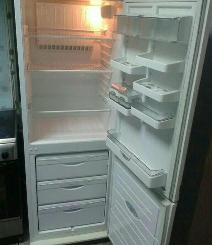 Холодильники 2000 год. Холодильник Атлант 2х камерный 150. Холодильник Атлант 2х камерный 2х компрессорный. Холодильник Атлант 2х камерный марки. Холодильник Атлант 2 камерный.