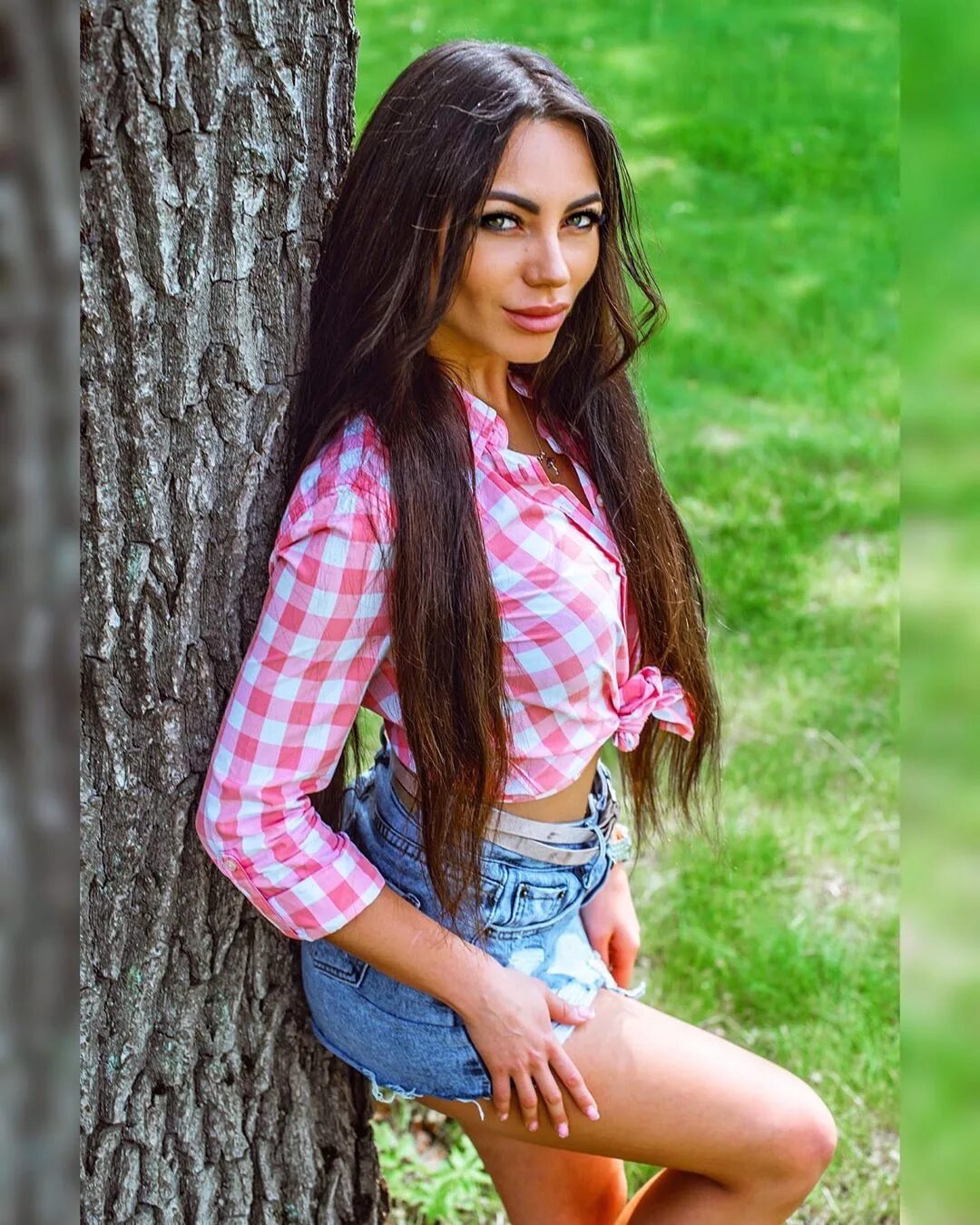 Девчонки хотят. Девушку на дом сколько. Миниатюрная брюнетка. Amelie юлия амелина. Обычные красивые девушки.