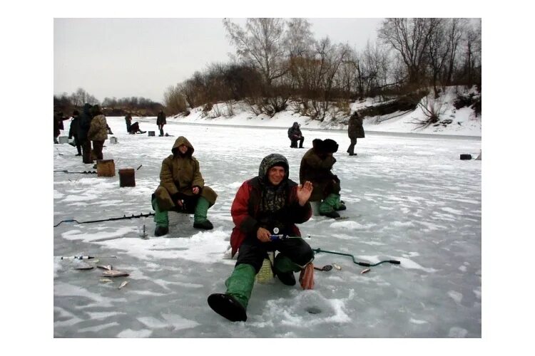 Где зимой ловят рыбу. Зимняя рыбалка. Зимняя рыбалка на реке. Рыбаки на льду. Рыбак зимой.