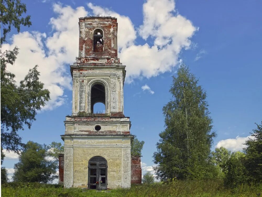 Церкви в смоленском районе. Церковь полуево починковский район. Смоленская область вяземский район деревня усадище. Новоникольская церковь вязьма. Храм черепово смоленская область.