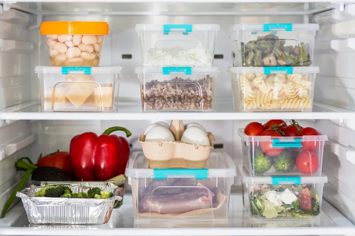 Можно хранить клубнику в холодильнике. Контейнер для продуктов. Контейнер для заморозки продуктов. Пластиковые контейнеры для пищевых продуктов. Пластиковые контейнеры для хранения продуктов в морозилке.