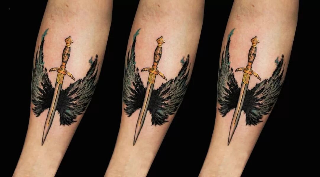 Мечи значение. Дамоклов меч тату. Татуировка меч. Тату меч с крыльями на руке. Тату меч на руке девушки.
