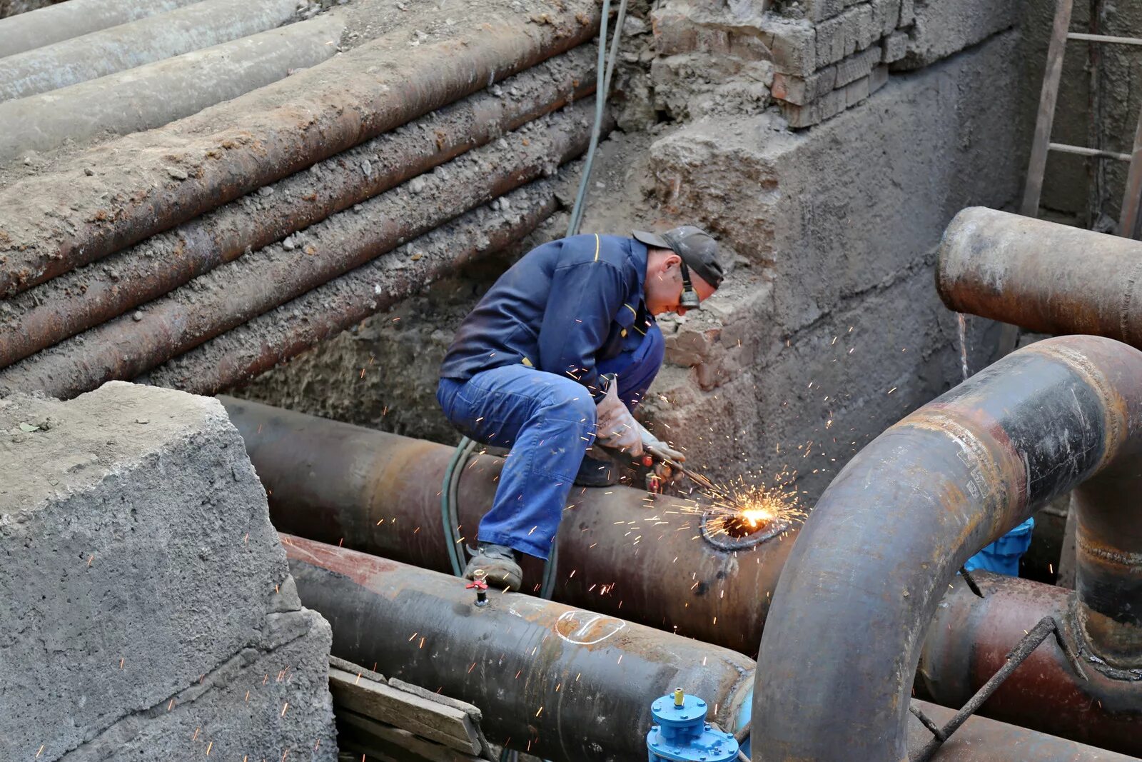 Теплотрасса в городе