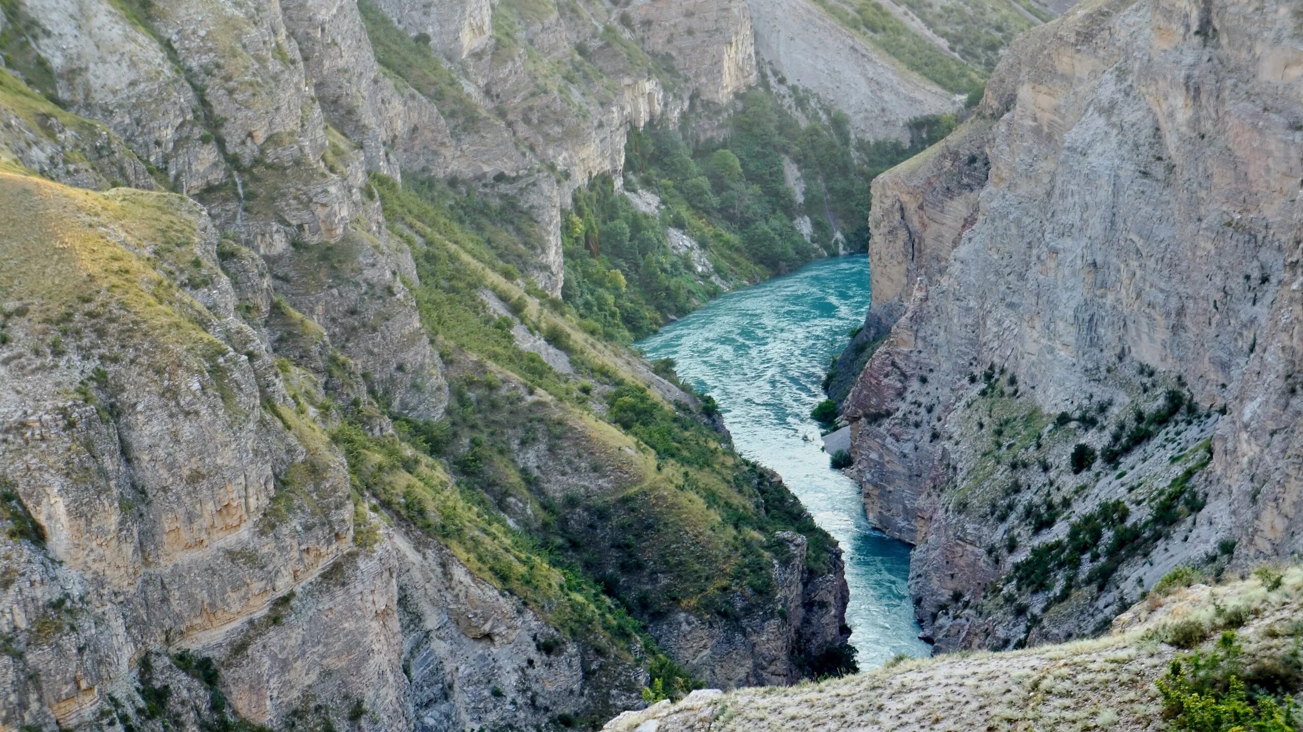 Село гоор язык тролля. Сулакский каньон язык тролля. Язык тролля в дагестане сулакский каньон. Троллей в дагестане сулакский каньон. Сулакский каньон язык тролля.