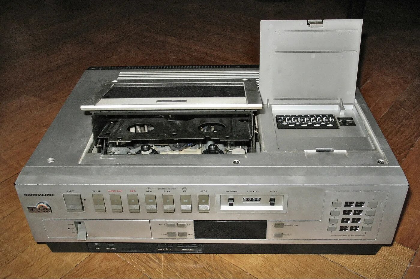 Какой видеомагнитофон. Панасоник 2000 видеомагнитофон. panasonic 730 видеомагнитофон. panasonic nv 2000 видеомагнитофон. panasonic 2000 видеомагнитофон.