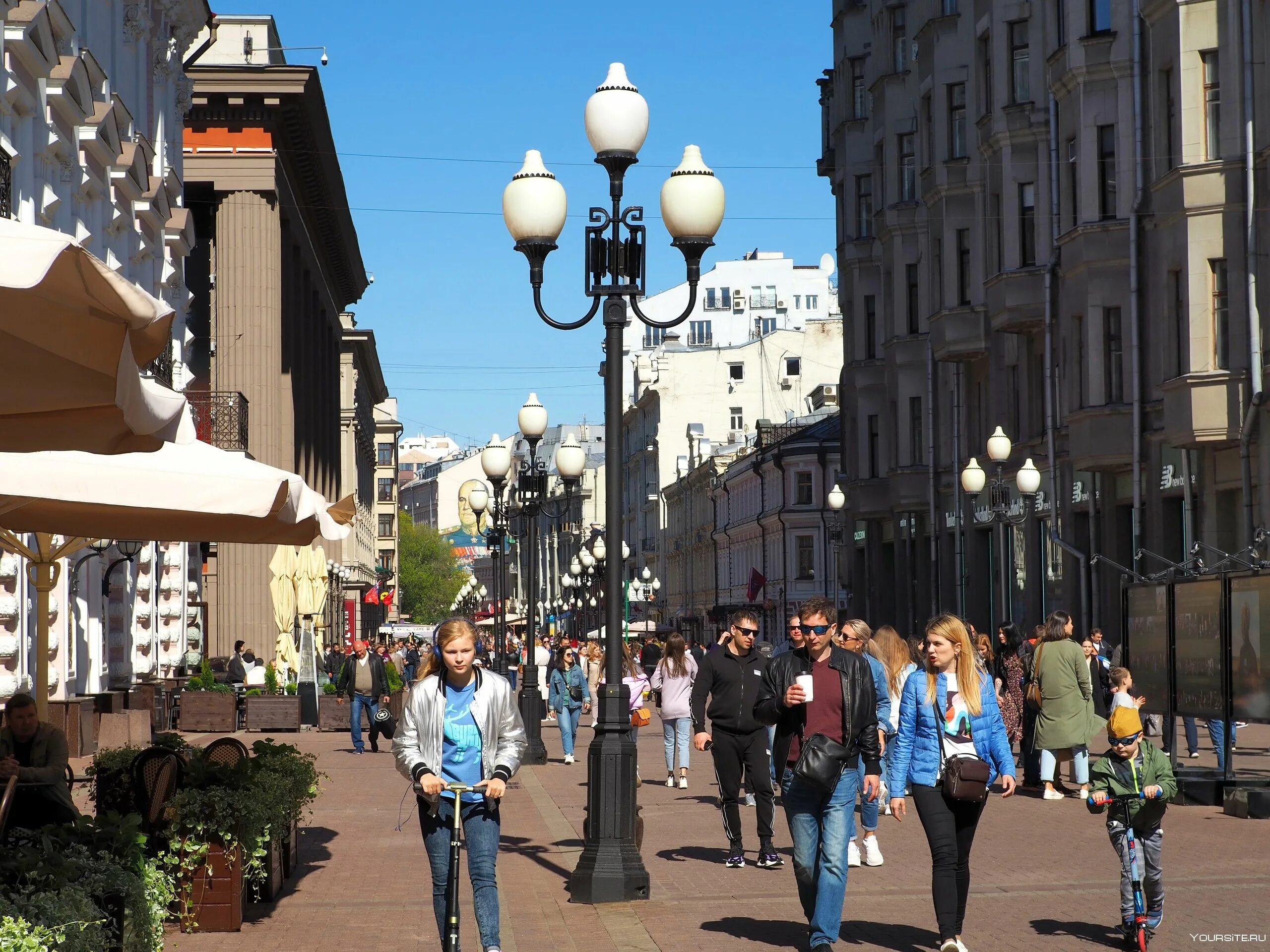 Арбатская улица москва. Старый Арбат Москва 2022 сейчас. Старый Арбат 2021. Улица Арбат в Москве 2022. Старый Арбат сейчас 2022.