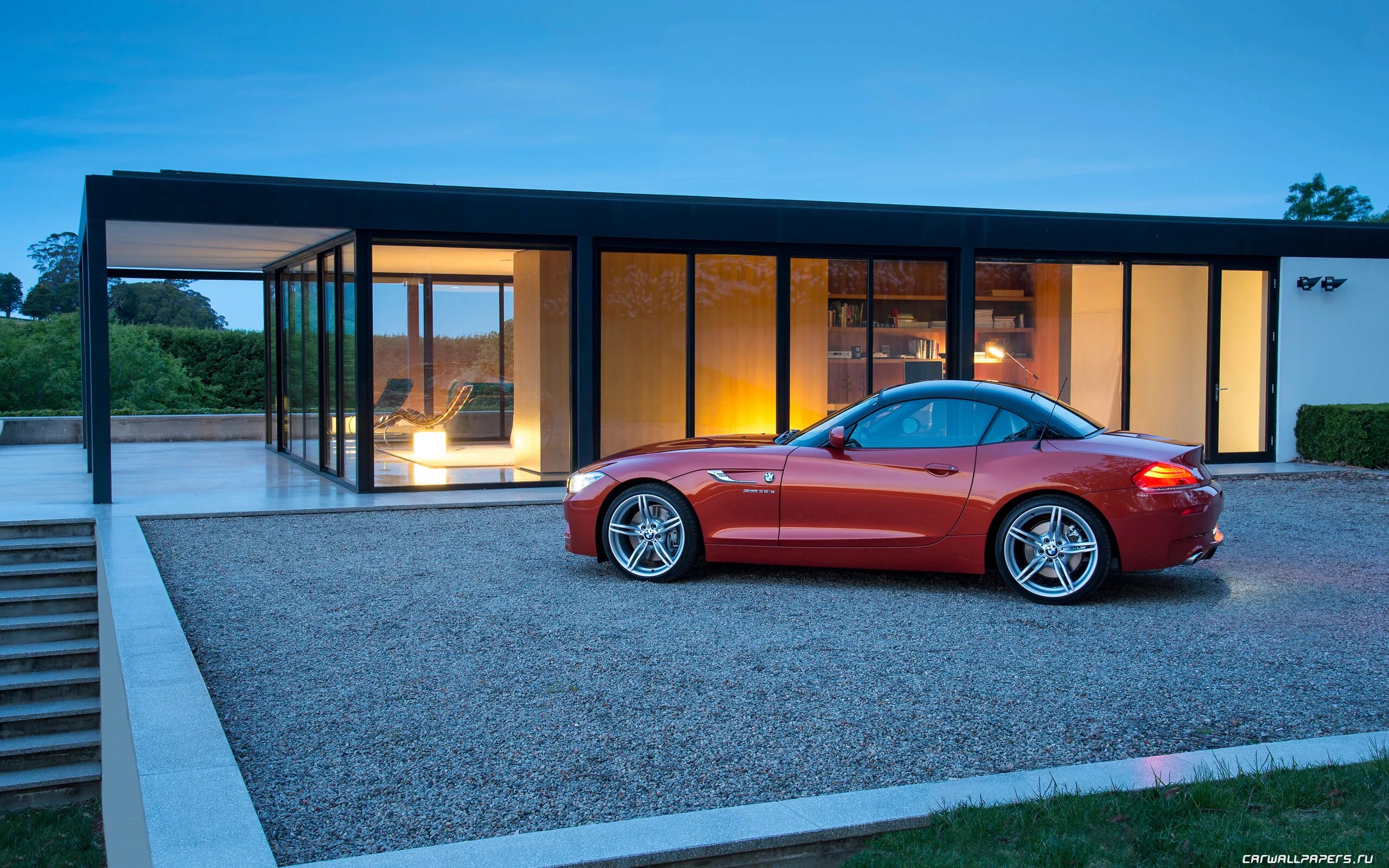 бугатти вейрон в москве. машина для наружных панелей. бмв в гараже. Bmw z4 во дворе. автосалон фасад.