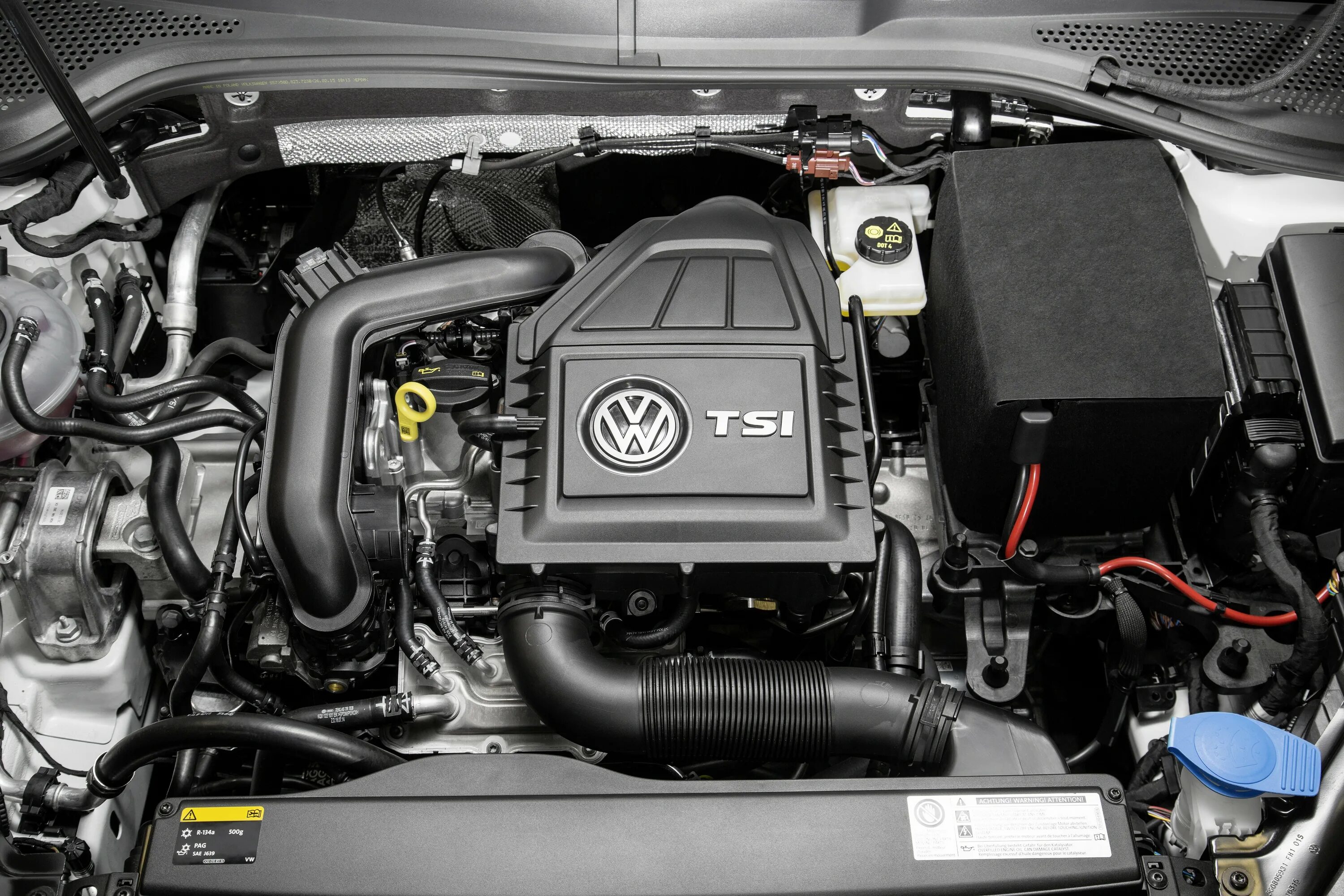 Бензиновые двигатели volkswagen. 1.0 TSI двигатель. Мотор 1.5 TSI Volkswagen. Мотор Фольксваген гольф 1.4 TSI. Двигатель Фольксваген гольф 1.2 TSI.