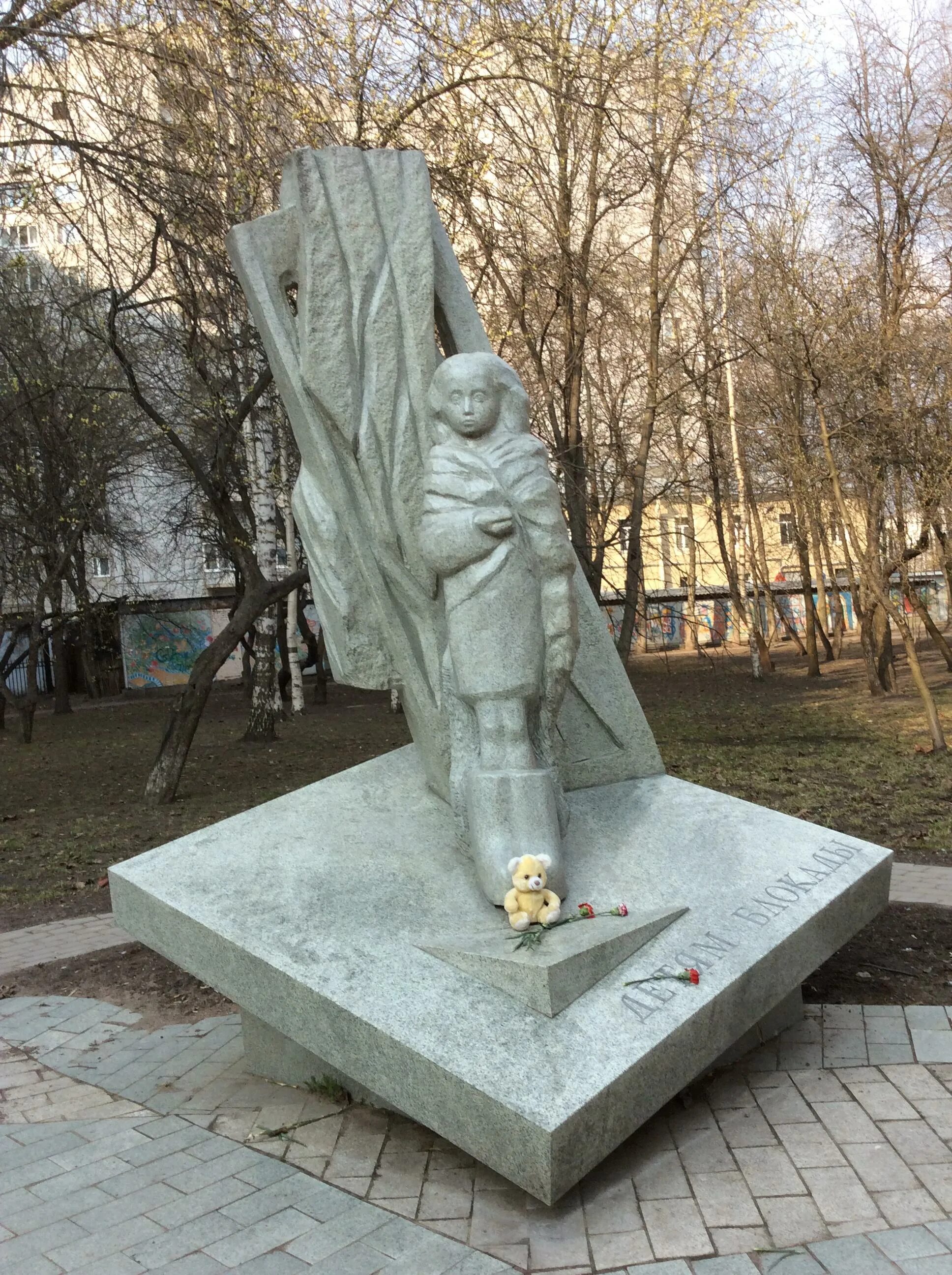 Памятник детям блокадного ленинграда (санкт-петербург). Памятник детям блокадного ленинграда (санкт-петербург). Памятник детям ленинграда в омске. Памятник блокадникам в омске. Памятник детям блокады в санкт-петербурге.