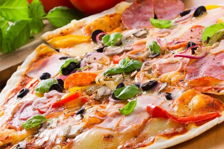 Самая вкусная домашняя пицца. Рецепт начинки вкусной пиццы. Рецепт начинки вкусной пиццы. Пицца с разными начинками. Ингредиенты для пиццы.