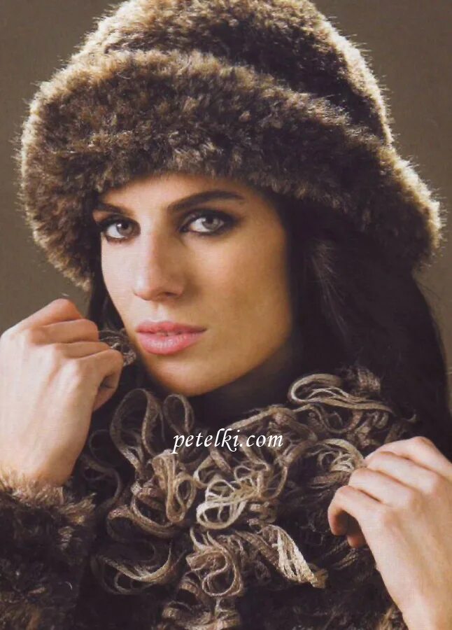 вязаная шапка из меховой пряжи. шапка из меховой пряжи. шапка из пряжи имитация меха. шапка из меховой пряжи спицами. кубанка вязаная с мехом.