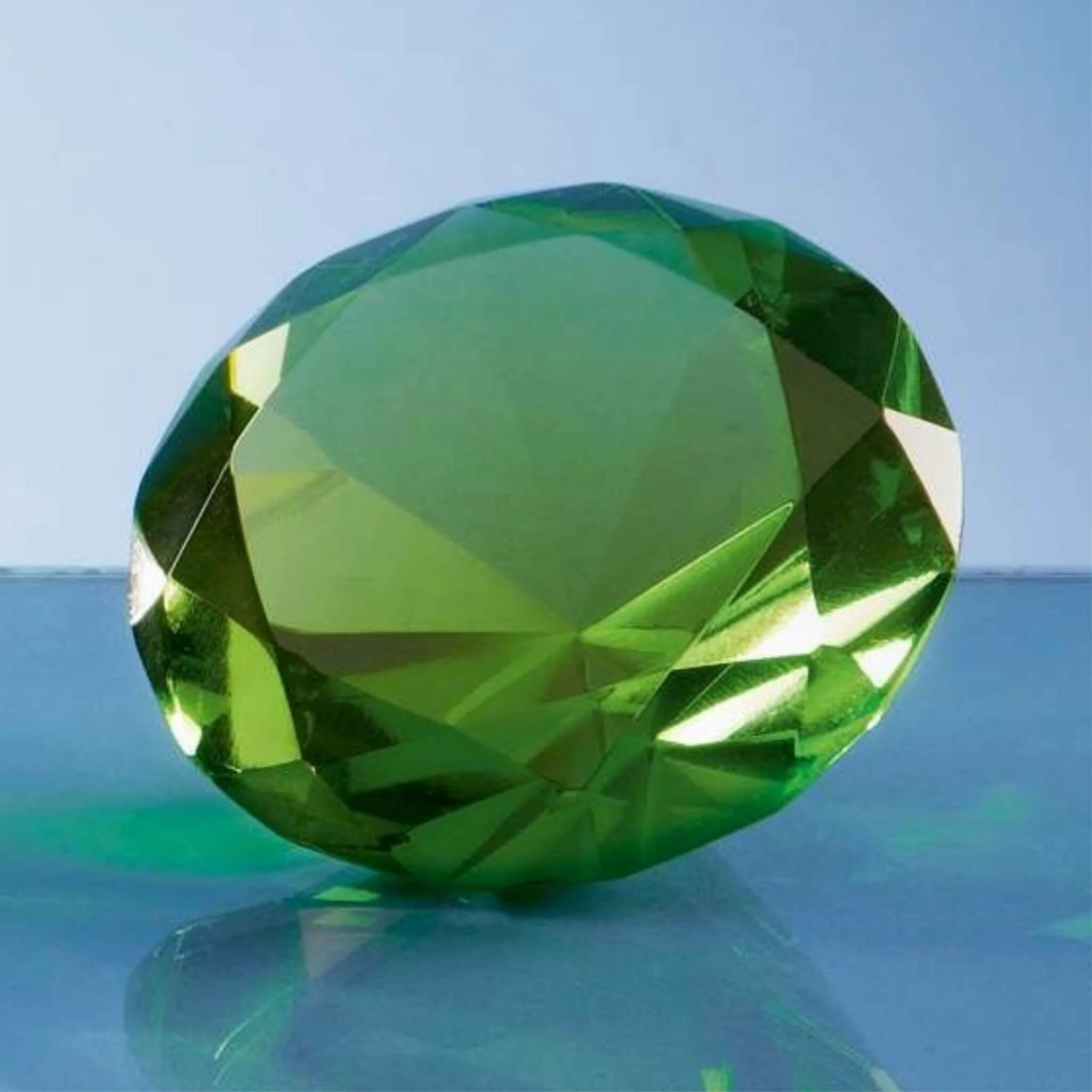Даймонд Грин. Зеленый Кристалл Кристалл. Зелёный Алмаз камень. Кристаллический зеленый