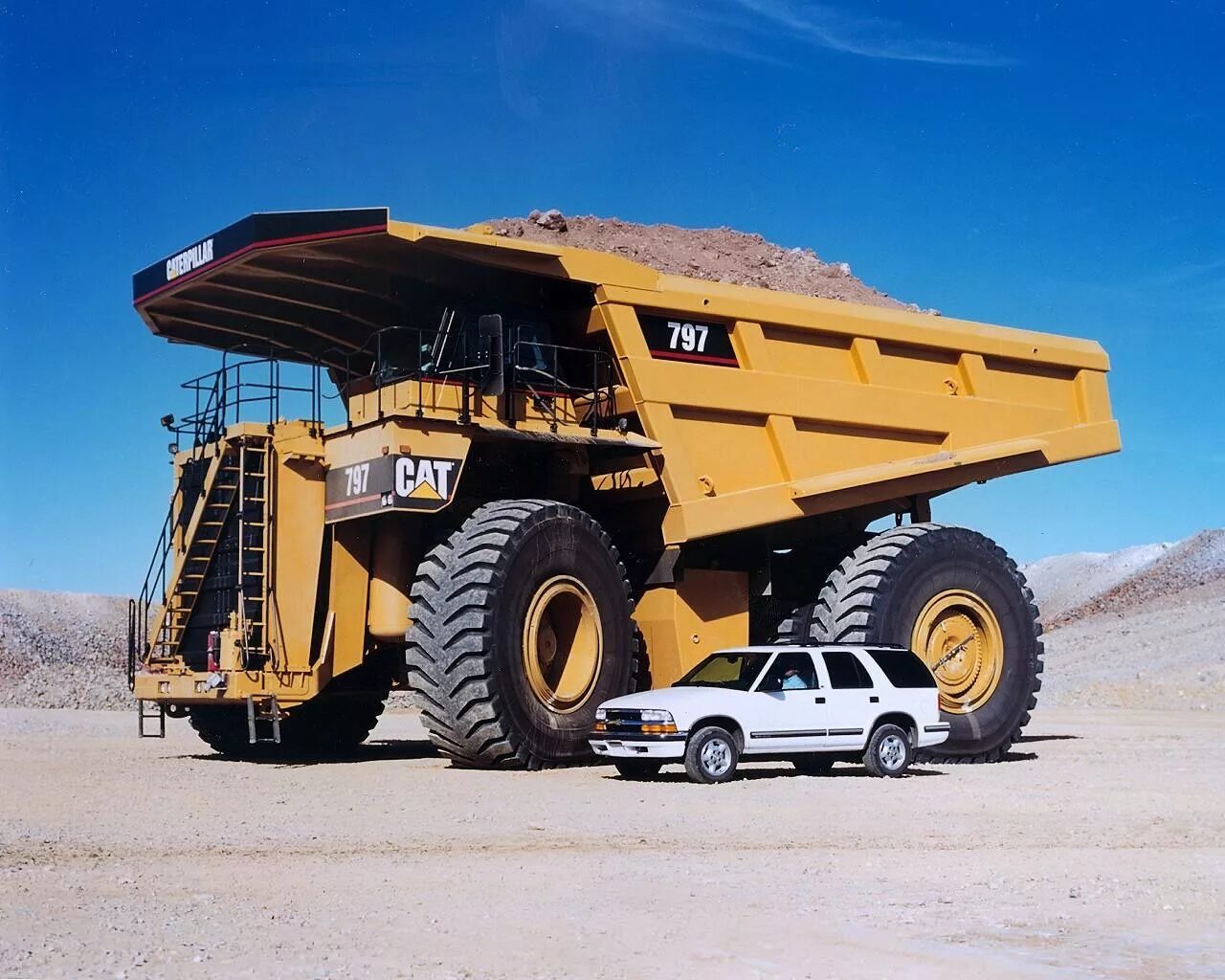Карьерный самосвал etf mt-240. Фотографии больших машин. Карьерный самосвал liebherr t282b. Катерпиллер карьерный самосвал 797f. Белаз-75710 тягач.