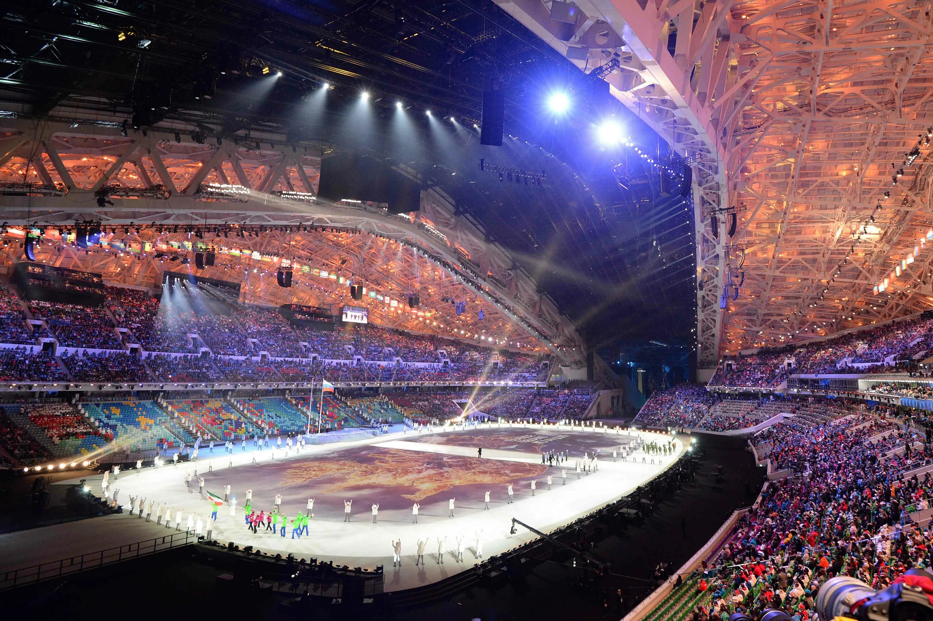 Открытие стадиона олимпийский. Стадион Фишт Сочи 2014. Олимпийский стадион Фишт. Олимпийский стадион Фишт в Сочи. Стадион Фишт открытие олимпиады в Сочи.