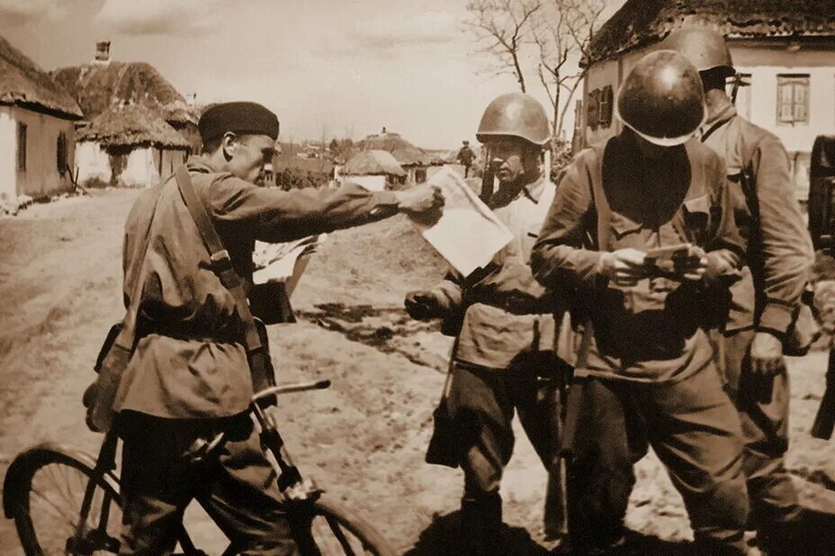 Фронтовые почтальоны. Военно-полевая почта в годы великой отечественной войны. Фронтовой треугольник. Фронтовые почтальоны. Полевая почта вов 1941-1945.