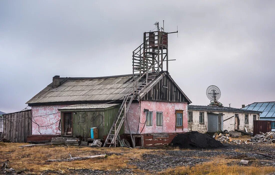 Полярный 3 где снимали в каком городе. Военная база валькаркай. где снимали фильм полярный. где снимали фильм как я провел этим летом. где снимался фильм полярный.