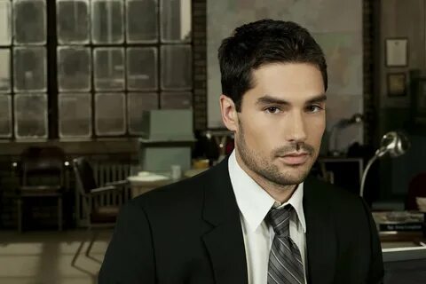 DJ Cotrona - Noticias de Espectáculos - De Chismes.