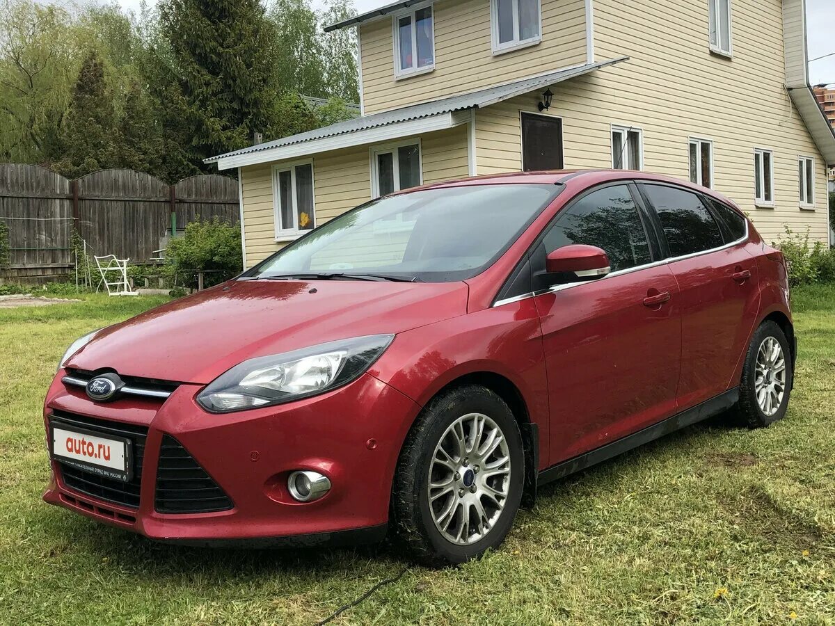 красный форд фокус 3 хэтчбек 1. Ford focus 3 хэтчбек красный 2012. форд фокус 2 рестайлинг красный. Ford focus 3 рестайлинг хэтчбек. форд фокус 3 седан 2013 красный.