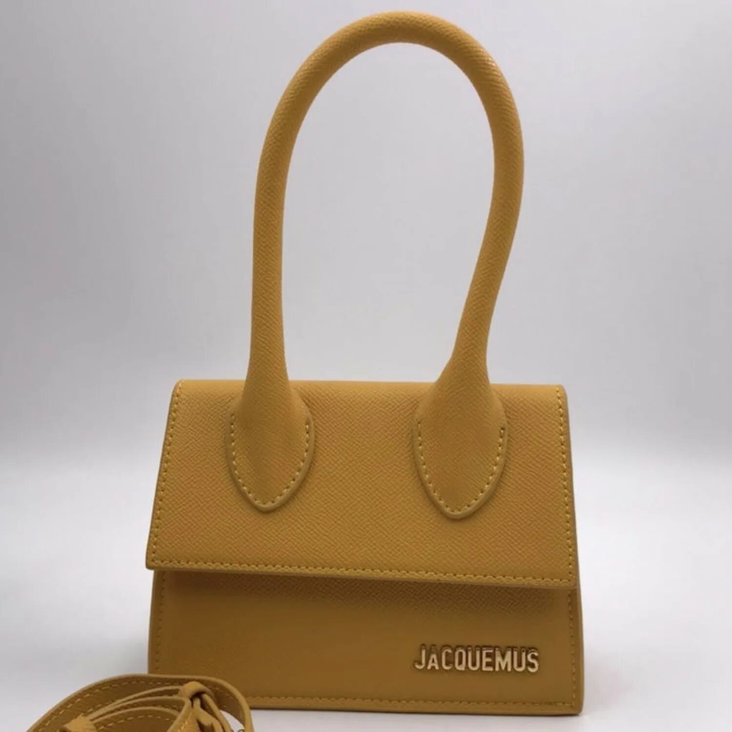 Jacquemus bags. Jacquemus bambino сумка. Сумка jacquemus маленькая. Сумка jacquemus тоут. Jacquemus сумки 2021-2022.