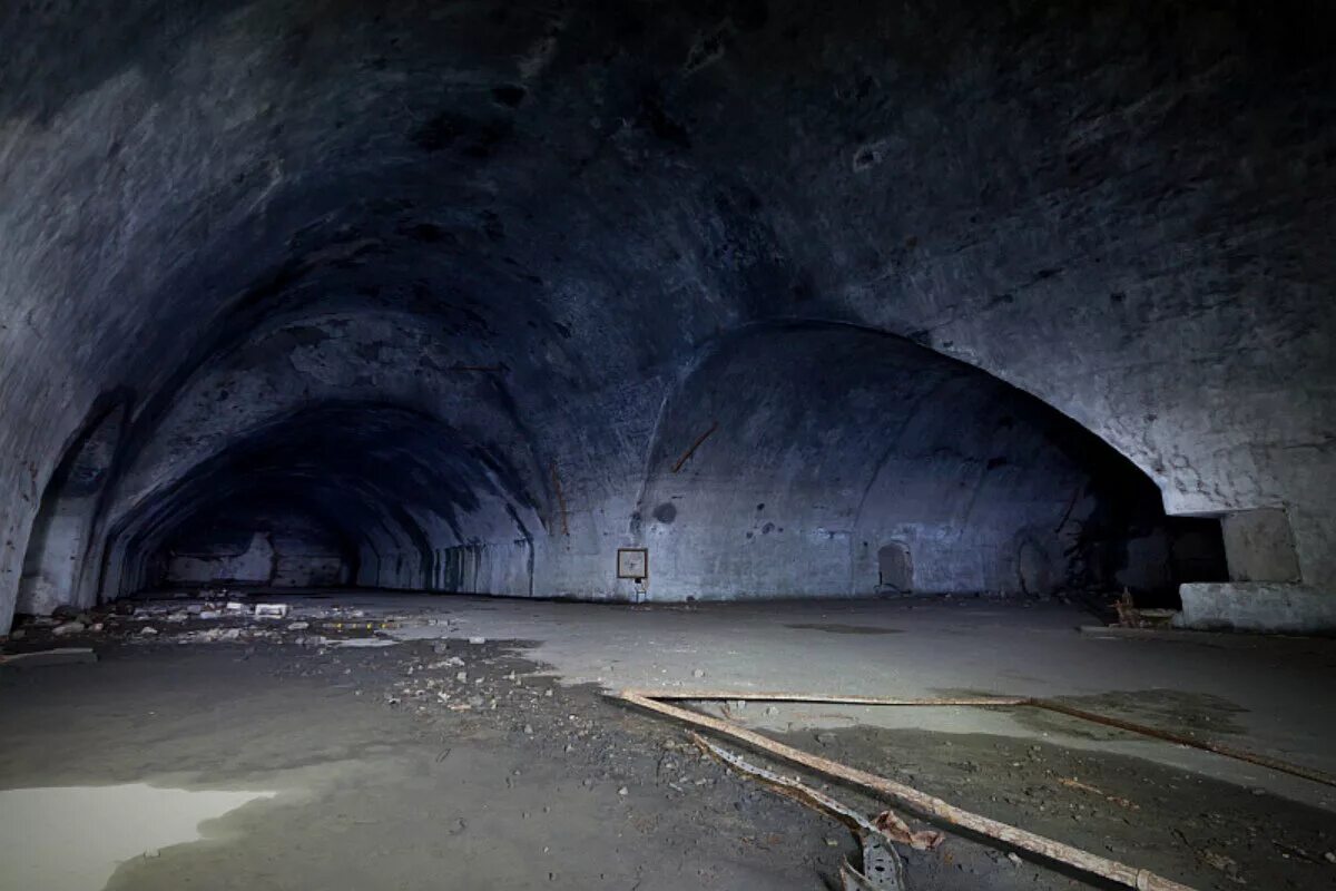 Подземная авиабаза Желява. Аэродром Желява. Сен Назер база подводных лодок. Подземный аэродром в Котельниково. Аэродром в скале