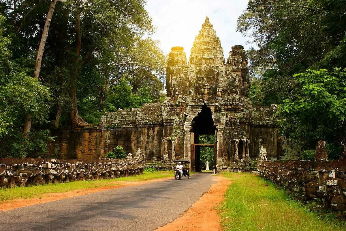 Ангкор-Тхом Камбоджа. Храм Ангкор Тхом. Храм Кох кер Камбоджа монтра. Камбоджа достопримечательности Ангкор.