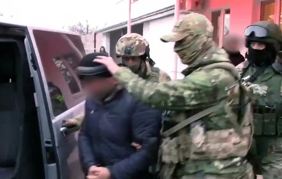 Террористы снимали видео нападения. Задержан боевик банды Басаева. Вооруженные бандиты.