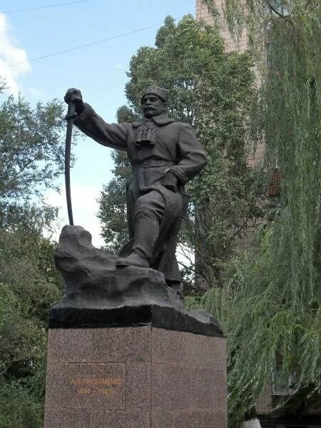 проспект пархоменко 2 луганск. луганск пархоменко. литейный завод луганск. завод имени пархоменко луганск. памятник молодчему в луганске.