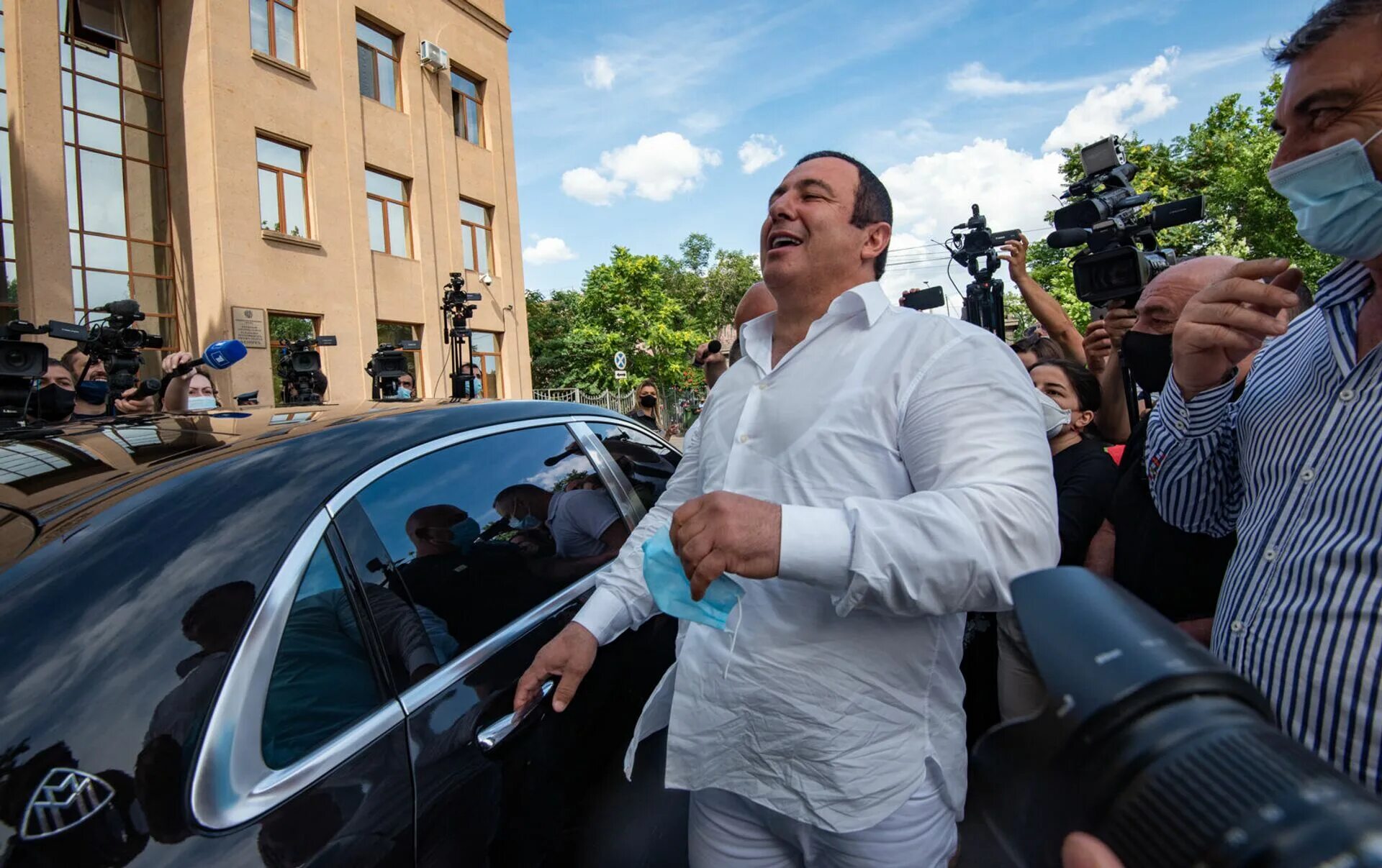 Рубен ереван варданян. Бизнесмены армении. Рубен варданян. Армянин бизнесмен. Армяне бизнесмены.