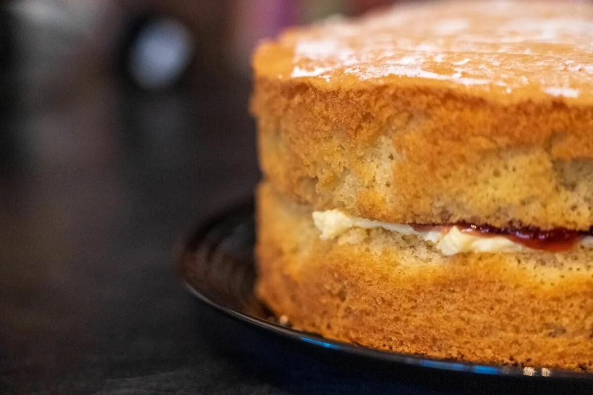 Почему бисквит липкий. Бисквит королевы виктории (victoria sponge). легкий бисквит. идеальный бисквит. потрескался торт.