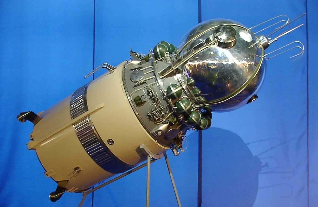 Первая советско российская пилотируемая научно исследовательская станция