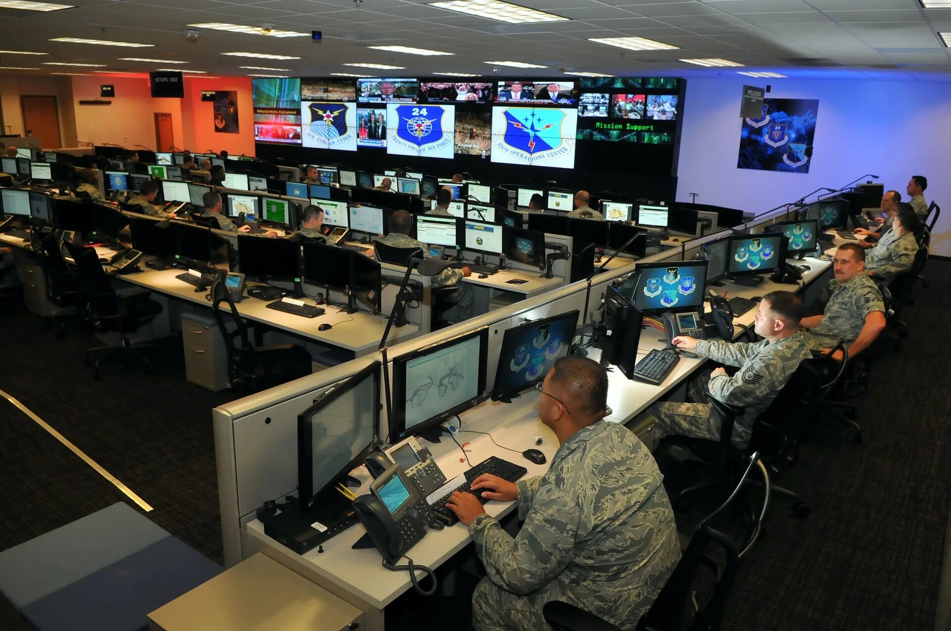 Us intelligence. Кибервойска НАТО. Киберкомандование армии США. Кибератака кибервойска НАТО. Кибервойска НАТО фото.