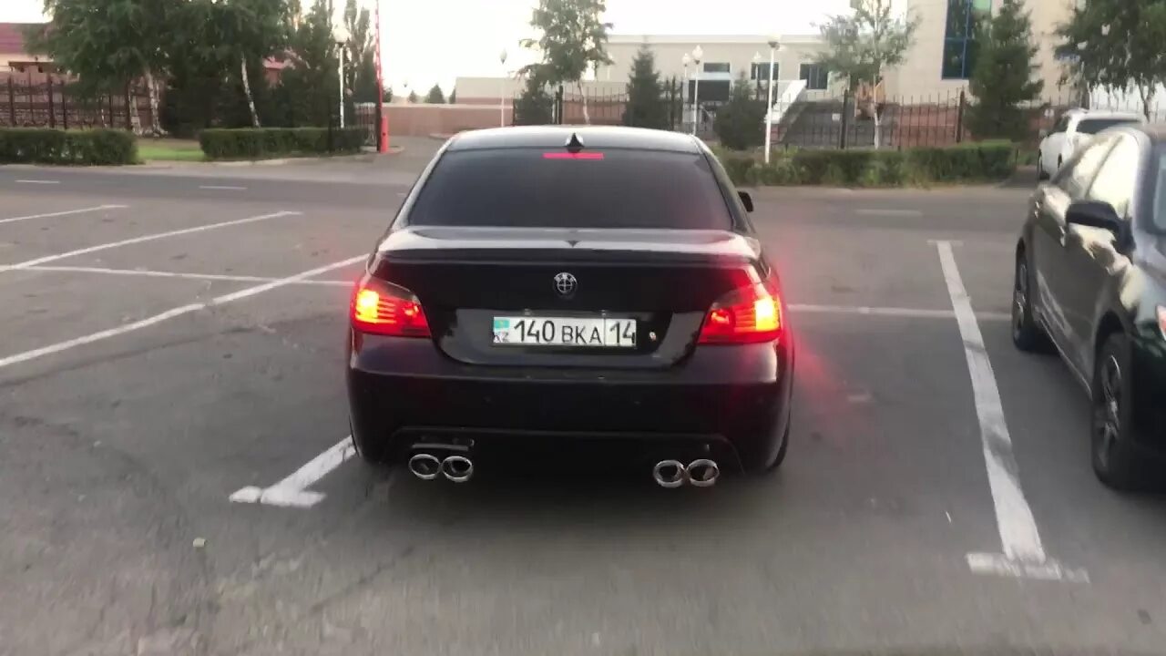 Выхлоп е60. BMW e60 двойной выхлоп. Выхлоп м5 е60. Выхлоп БМВ м5 е60. Выхлоп е60 2.5.