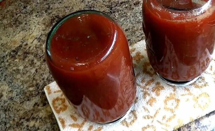 Томатный сок на зиму. Томатный сок на зиму в домашних. Домашний томатный сок на зиму. Томатный сок с мякотью на зиму. Томатный сок на зиму рецепт пошагово
