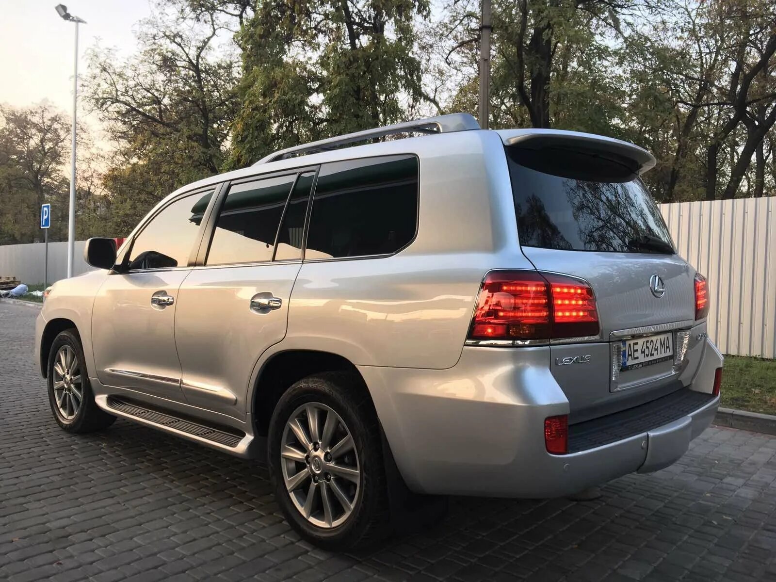 Купить lexus lx 570. Лексус lx570 2010. Лексус LX 2010. Lexus LX 2010. Lexus LX 570.