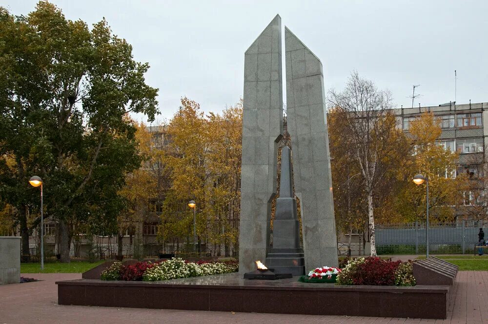 Терновский обелиски. Мемориал Сургут вечный огонь. Мемориал славы Сургут. Памятники в Сургуте мемориал славы. Обелиск памятник Сургут.