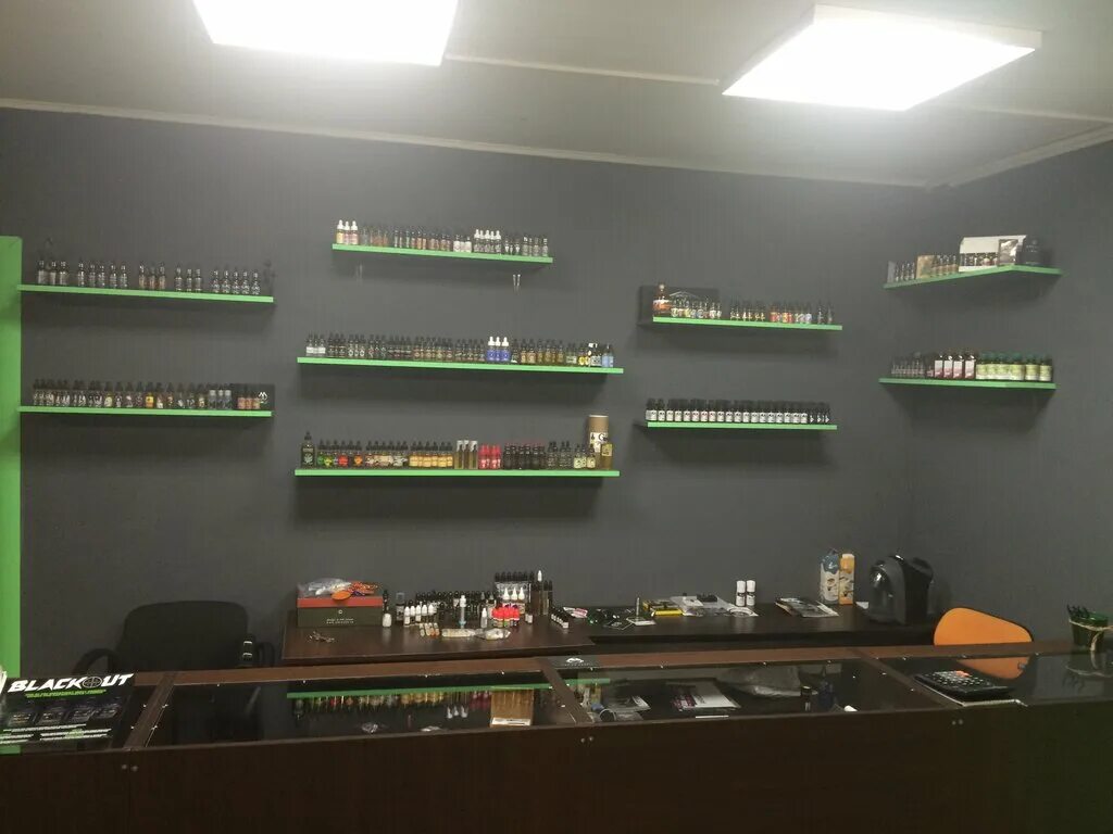 стеллажи для магазина в вейп шоп. вейп шоп в старом осколе новый город. табачные магазины старый оскол. Vape silence, одинцово. вейп таун старый оскол.