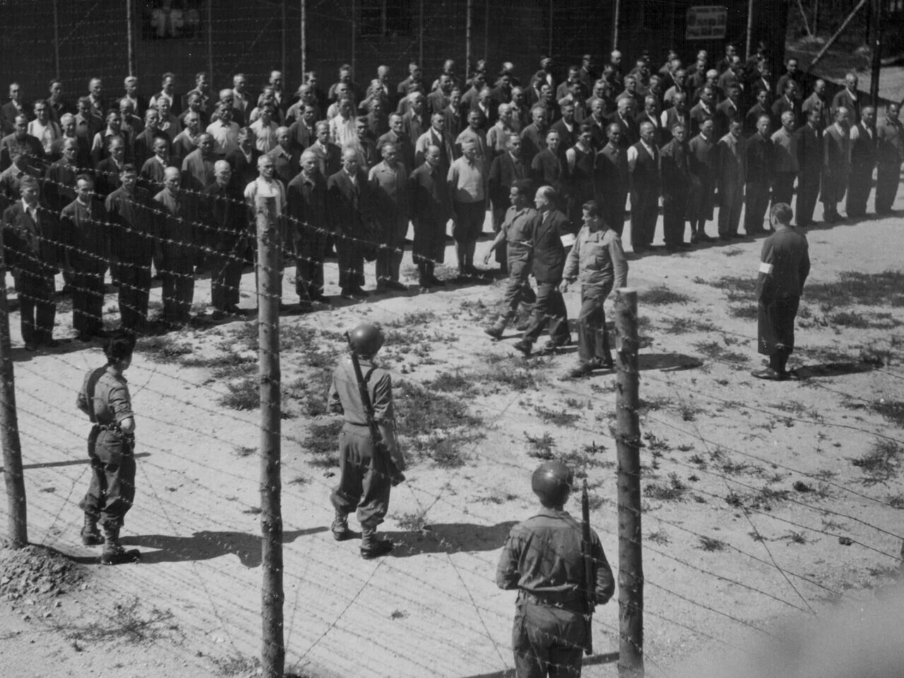 Военные преступники второй мировой. Советские военные преступники. Военный преступник. Военные преступники 2 мировой войны презентация. Японские военные преступники второй мировой войны