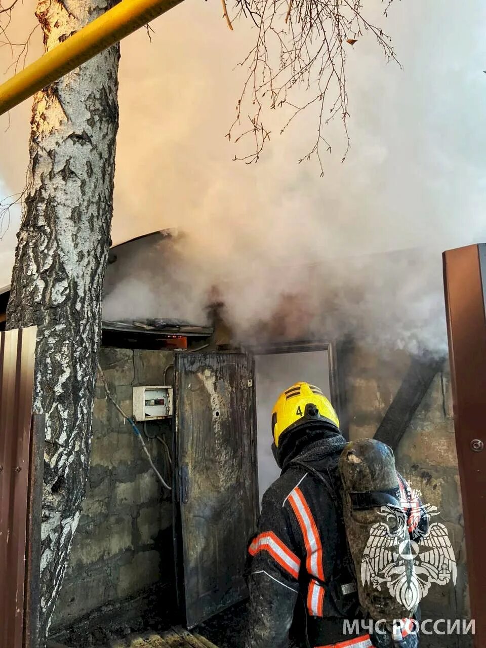 В Барнауле при пожаре в частном доме погибли два человека - МК Барнаул