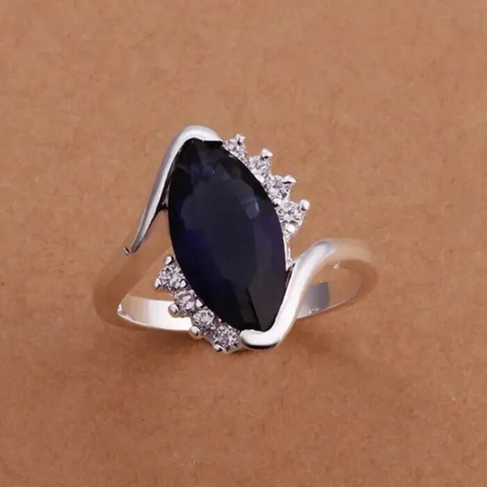Кольцо с камнем. Красивые кольца с камнями. Перстень женский. Кольцо с большим овальным камнем.
