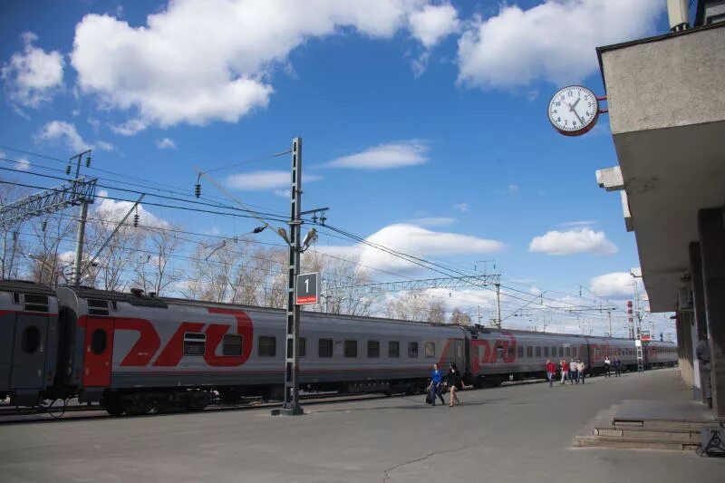 Станция Петрозаводск пассажирский. РЖД вокзал Петрозаводск. ЖД вокзал Петрозаводск платформа. Вокзал Петрозаводск перрон. Ржд петрозаводск телефон