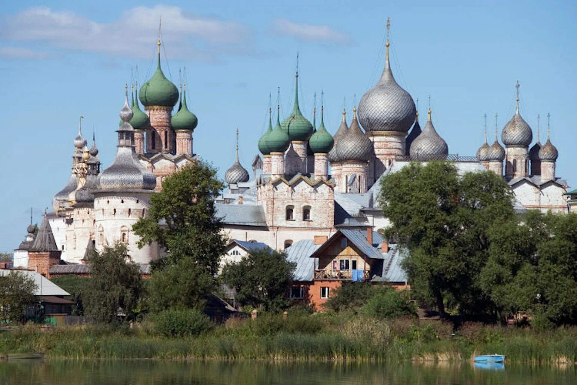 Ростов Великий Кремль на озере Неро. Золотое кольцо Ростов Великий озеро Неро. Ростов достопримечательности озеро Неро золотого кольца России. Ростов золотое кольцо. Достопримечательности золотого кольца россии фото