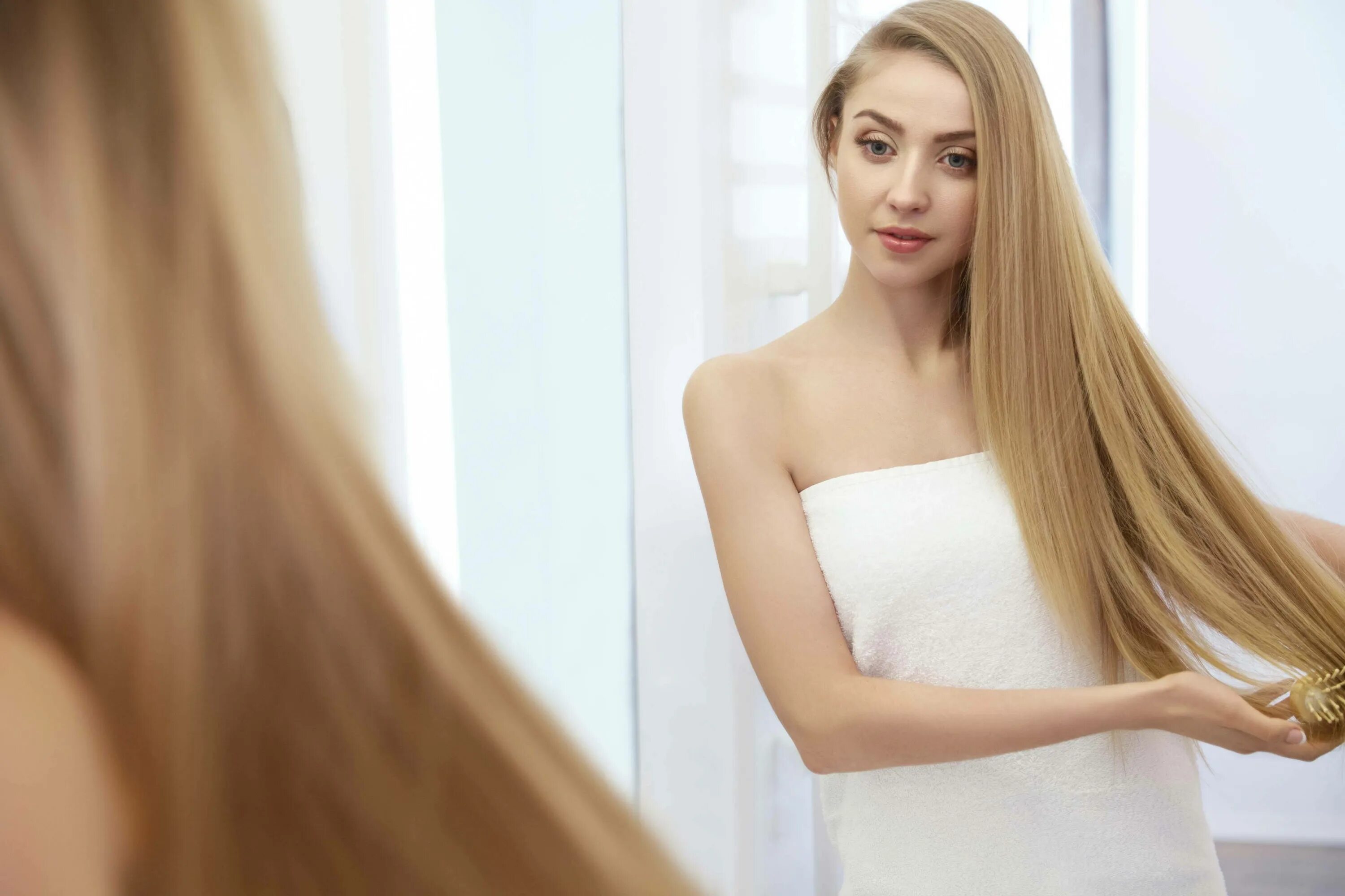 Лонг хаир рапунцель прически. Длинные и густые волосы за месяц. Девушка держит длинную шевелюру. Как отрастить длину волос. Как отрастить длину волос.